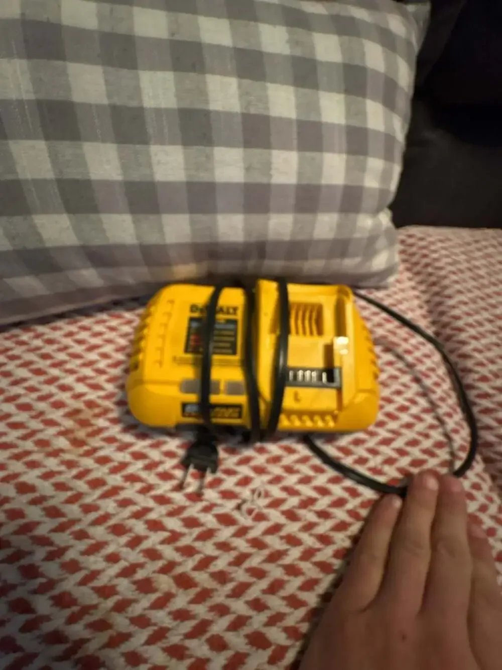 DeWalt DCB118 20V MAX 8 Amp Fast Battery Charger